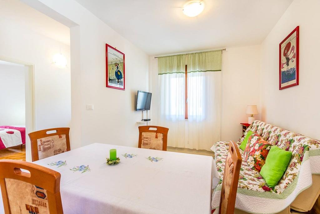 Apartments Racchi Banjole Exterior photo