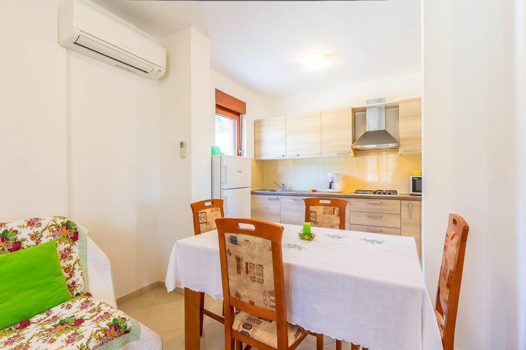 Apartments Racchi Banjole Exterior photo